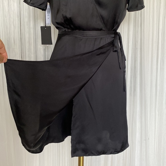 NWT ARITZIA Talula short wrap black, silky dress with Puff short sleeves - Picture 4 of 9